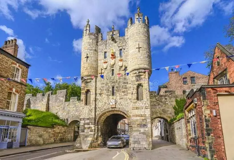 Hotelli Oak Boutique Lodge Includes Hot Tub, Air Con & Dog