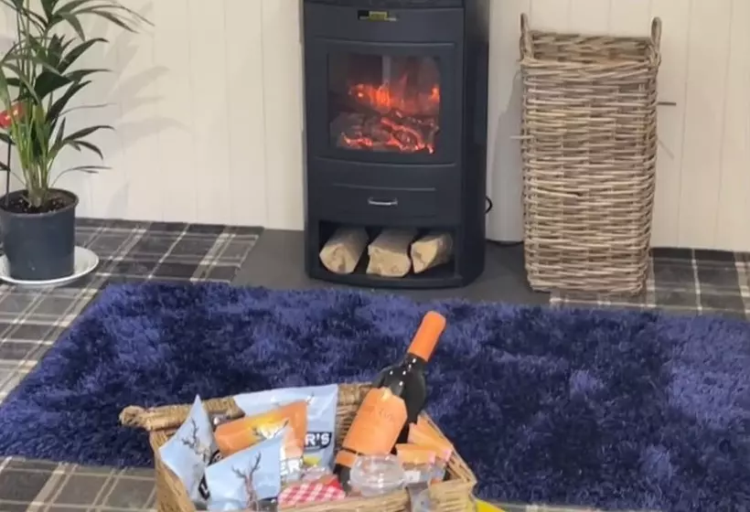 Hotelli Oak Boutique Lodge Includes Hot Tub, Air Con & Dog