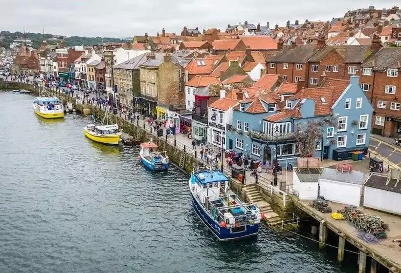 Hotelli Oak Boutique Lodge Includes Hot Tub, Air Con & Dog