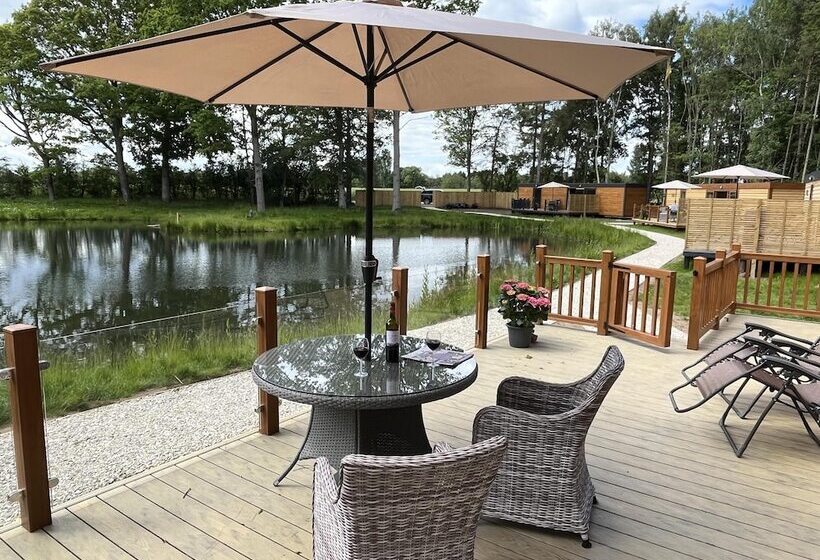 ホテル Oak Boutique Lodge Includes Hot Tub, Air Con & Dog