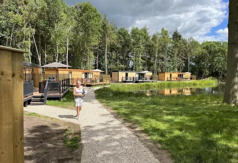 Hotelli Oak Boutique Lodge Includes Hot Tub, Air Con & Dog