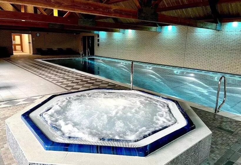 Hotelli Oak Boutique Lodge Includes Hot Tub, Air Con & Dog