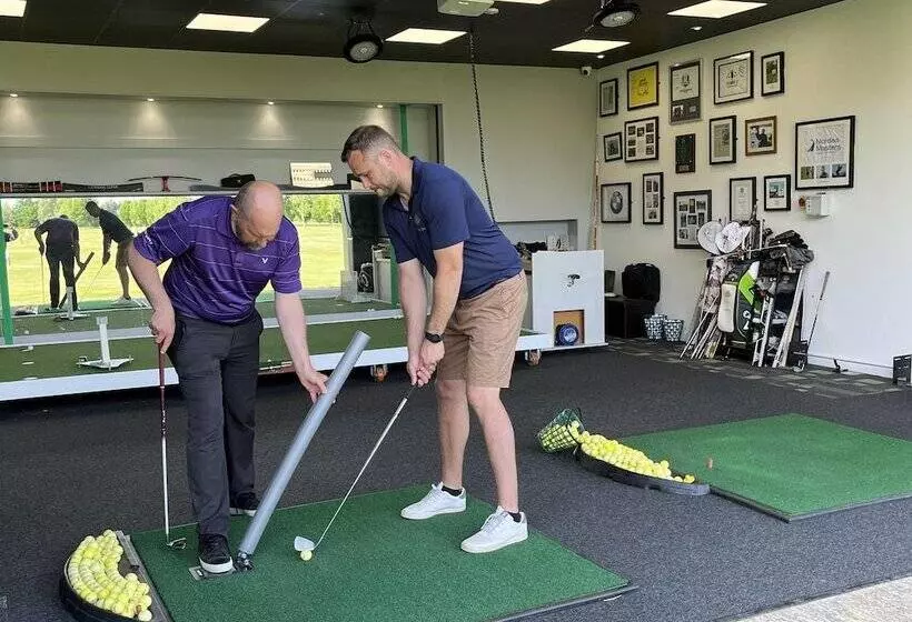 Hotelli Oak Boutique Lodge Includes Hot Tub, Air Con & Dog