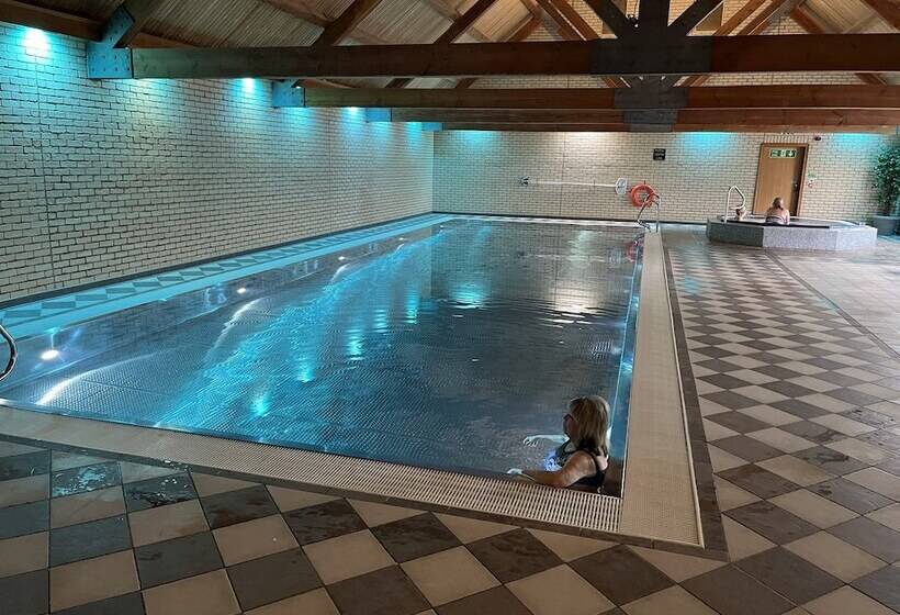 ホテル Oak Boutique Lodge Includes Hot Tub, Air Con & Dog