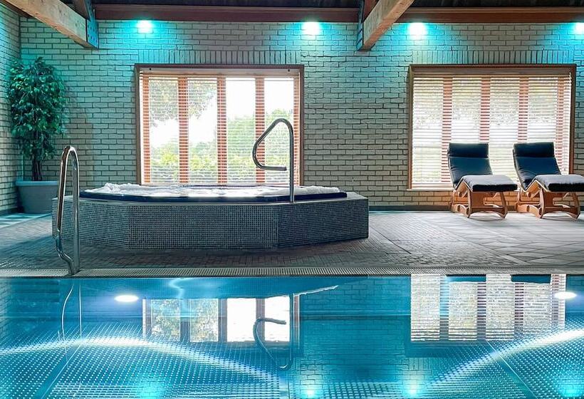 ホテル Oak Boutique Lodge Includes Hot Tub, Air Con & Dog