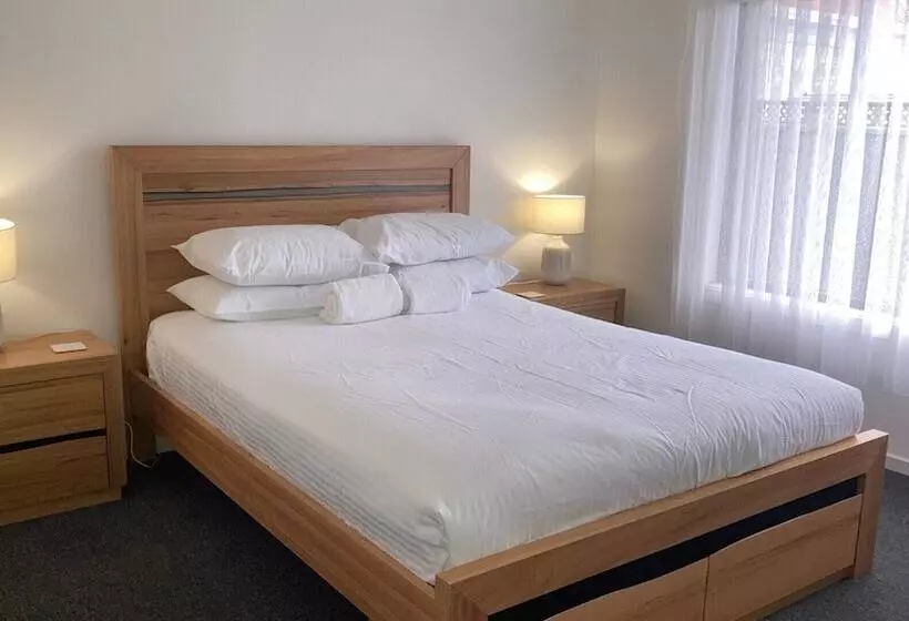 Ocean Bridge Lakes Entrance