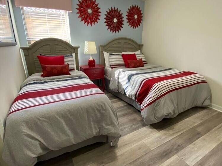 إقامة Beautiful 8 Bedroom Villa Near Disney With Pool