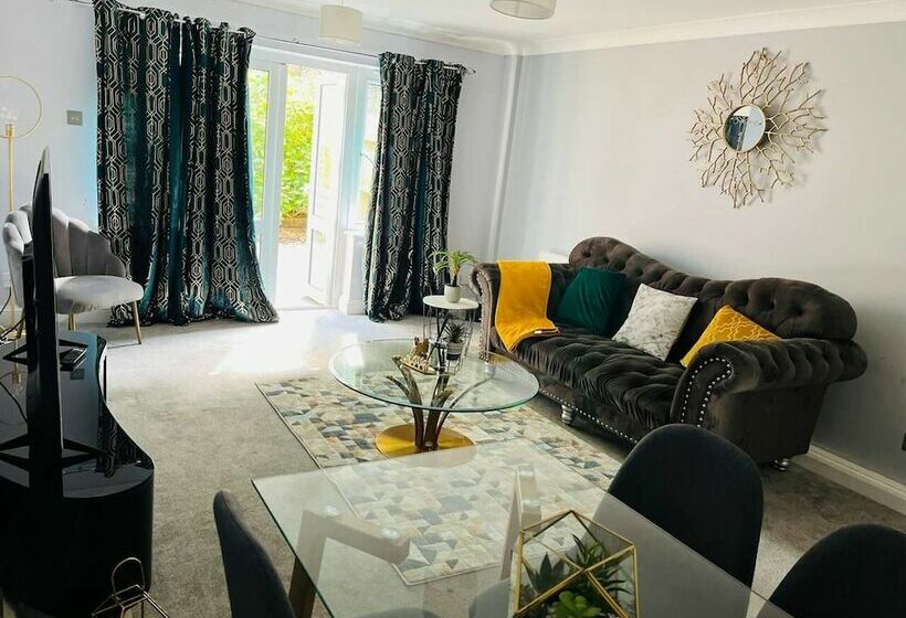 레지던스 Lovely 2 Bed House In Rochester