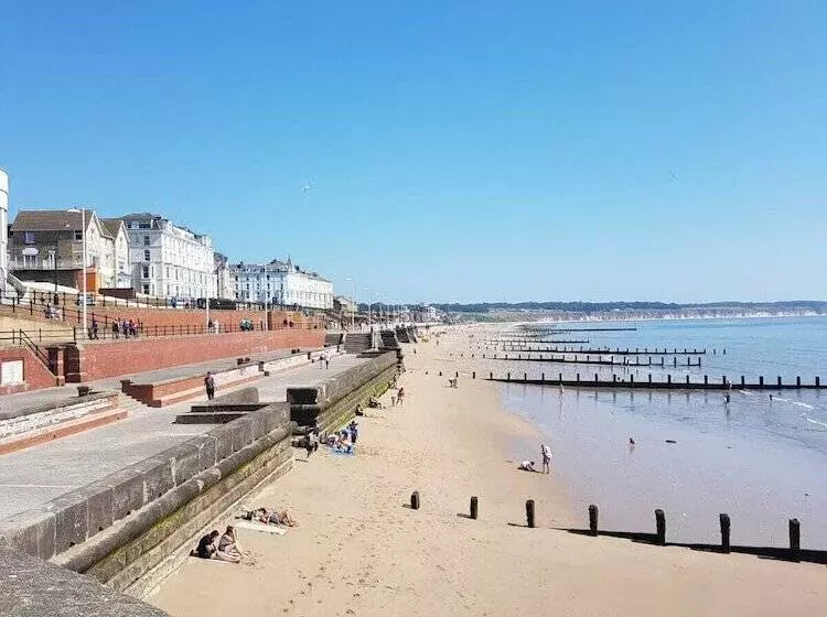 Cosy Dog Friendly Cottage, Sleeps 4, Bridlington
