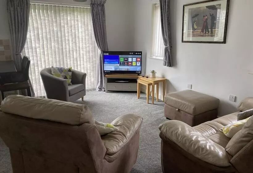 Cosy Dog Friendly Cottage, Sleeps 4, Bridlington