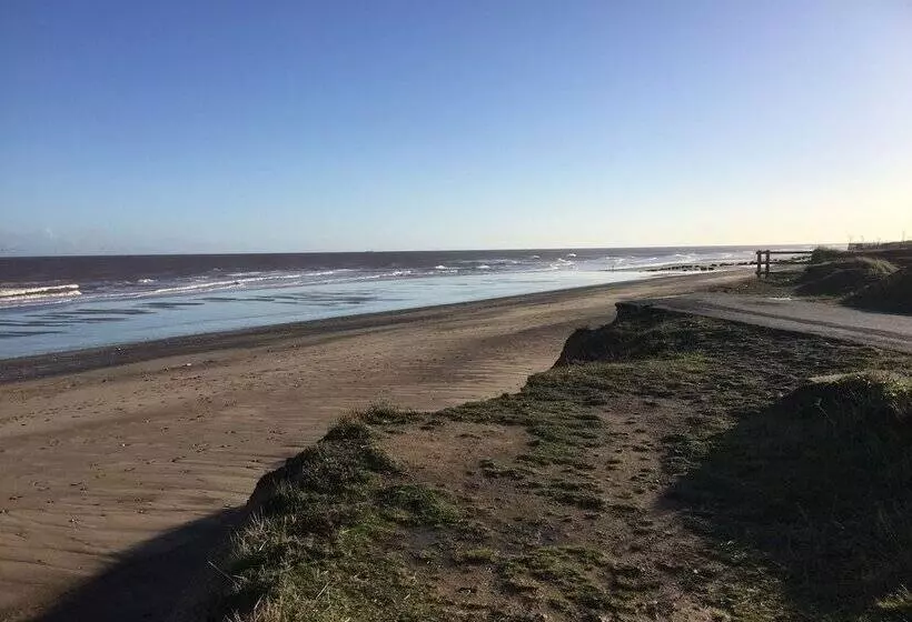 Cosy Dog Friendly Cottage, Sleeps 4, Bridlington