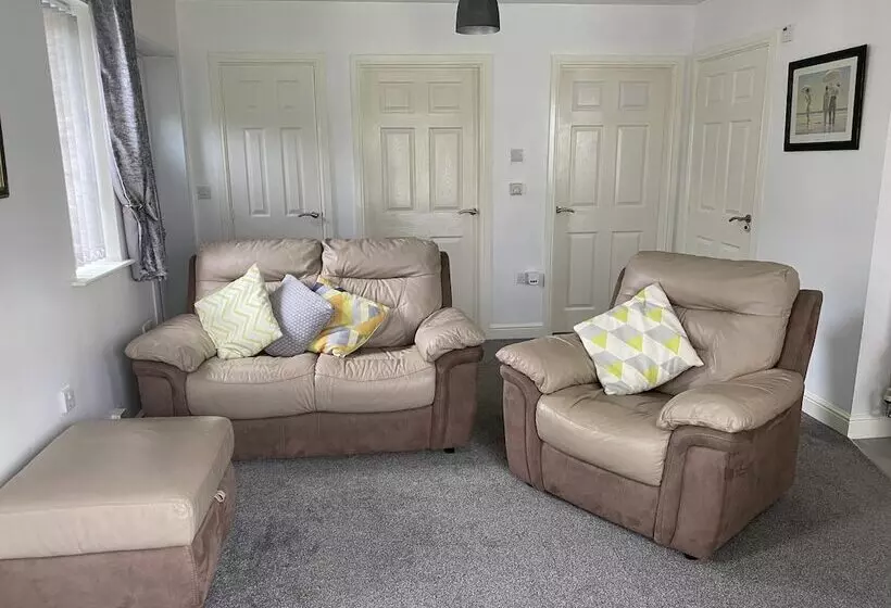 Cosy Dog Friendly Cottage, Sleeps 4, Bridlington