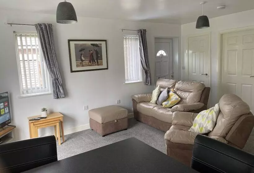 Cosy Dog Friendly Cottage, Sleeps 4, Bridlington