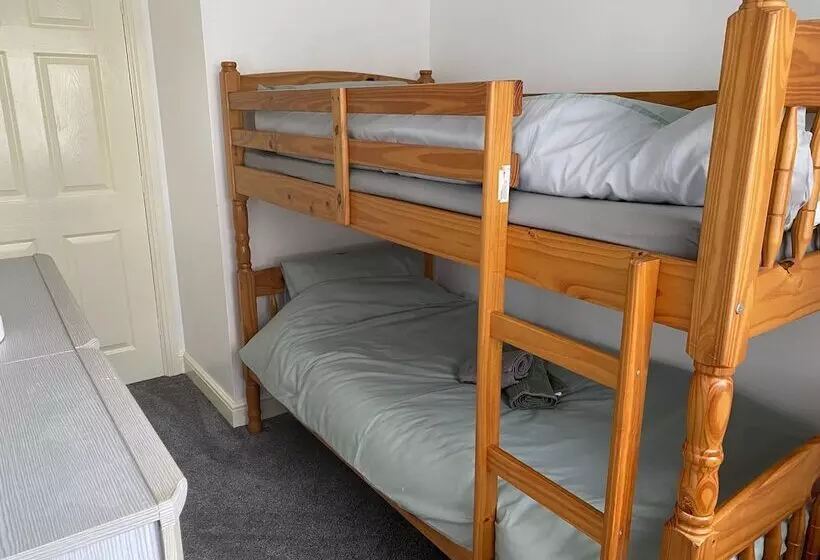 Cosy Dog Friendly Cottage, Sleeps 4, Bridlington