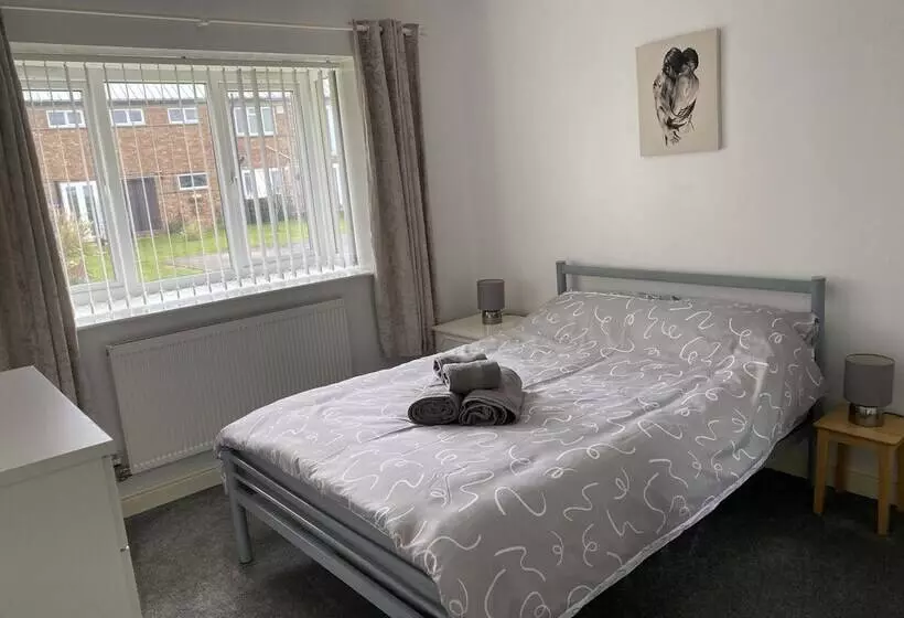 Cosy Dog Friendly Cottage, Sleeps 4, Bridlington