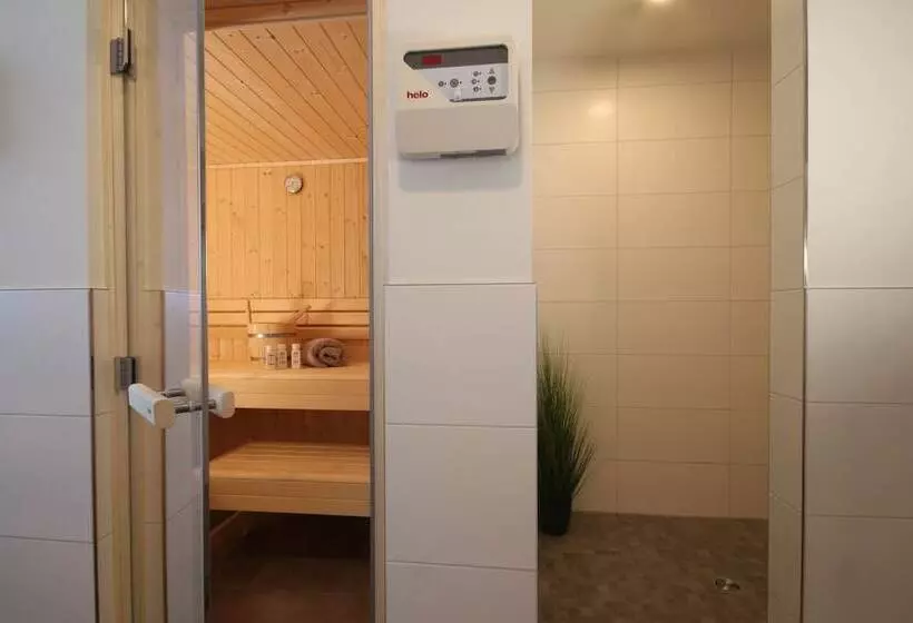 Diemelblick 12   Leni