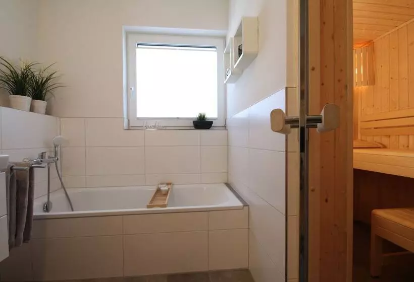 Diemelblick 12   Leni