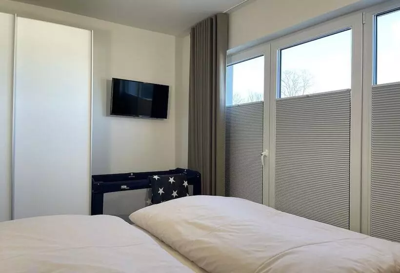 Diemelblick 12   Leni