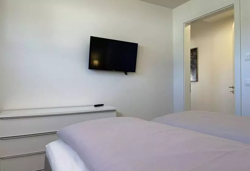 Diemelblick 12   Leni