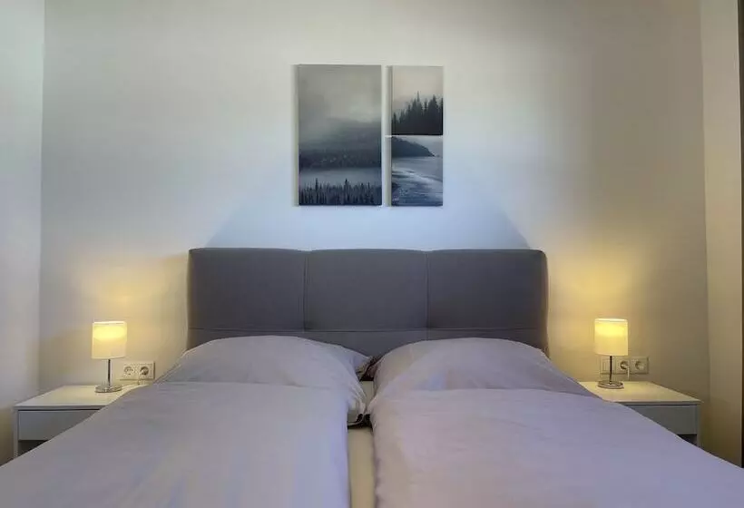 Diemelblick 12   Leni