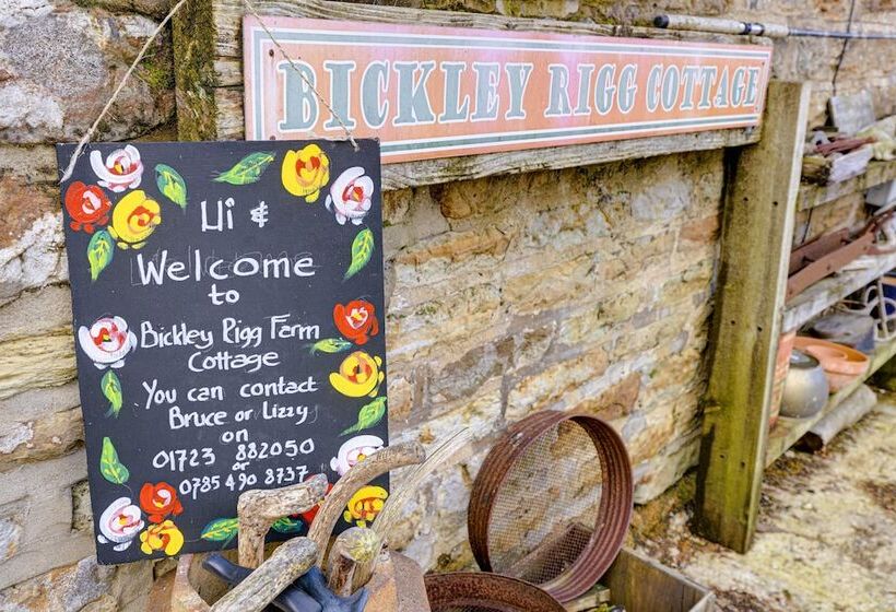 Family Country Cottage With A Private Valley View