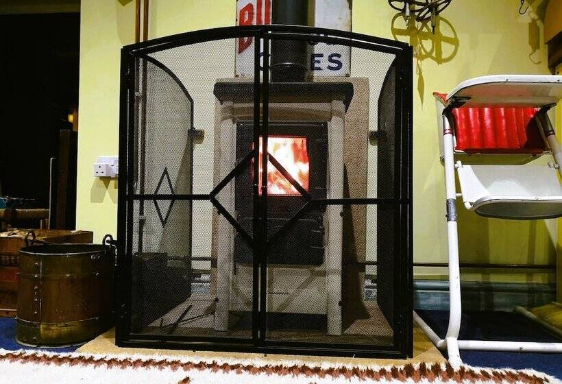 Family Country Cottage With A Private Valley View