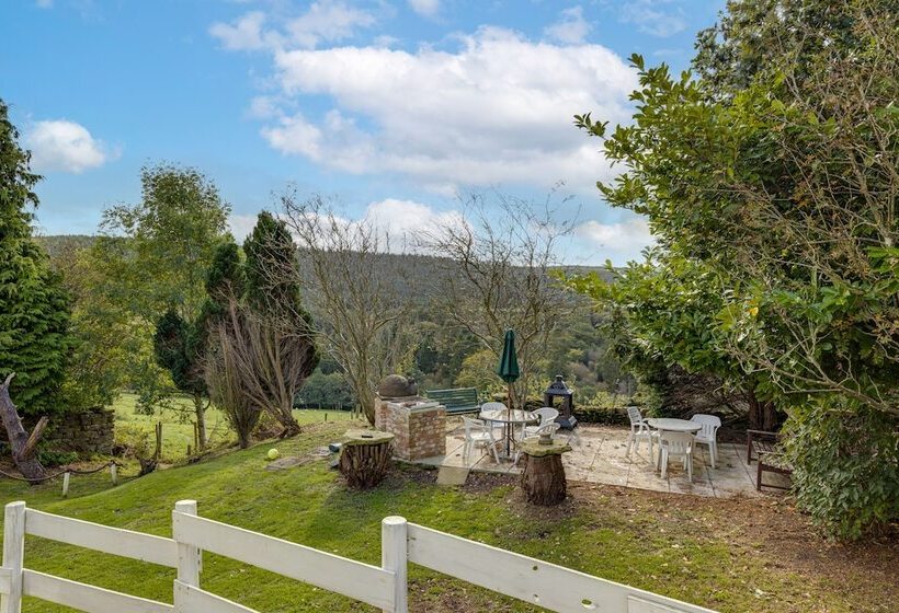 Family Country Cottage With A Private Valley View