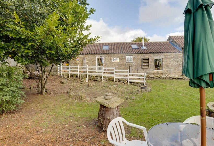 Family Country Cottage With A Private Valley View