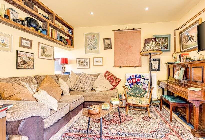 Family Country Cottage With A Private Valley View