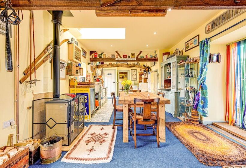 Family Country Cottage With A Private Valley View