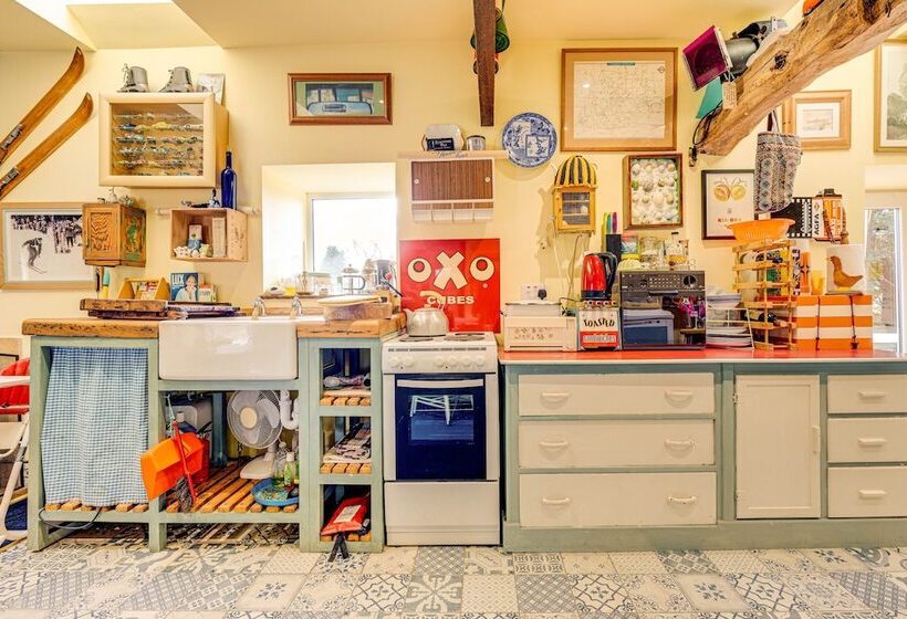 Family Country Cottage With A Private Valley View