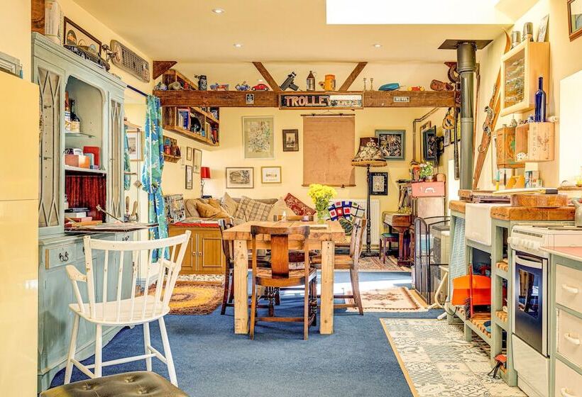 Family Country Cottage With A Private Valley View