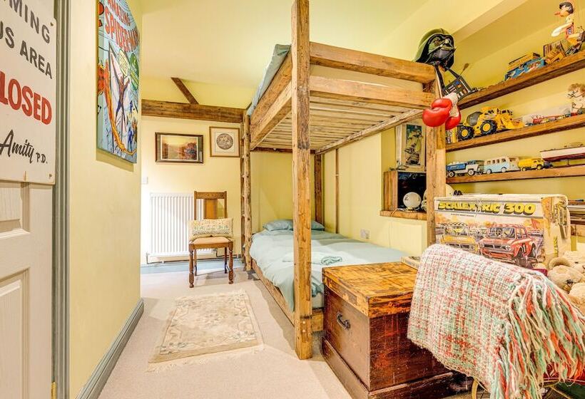 Family Country Cottage With A Private Valley View