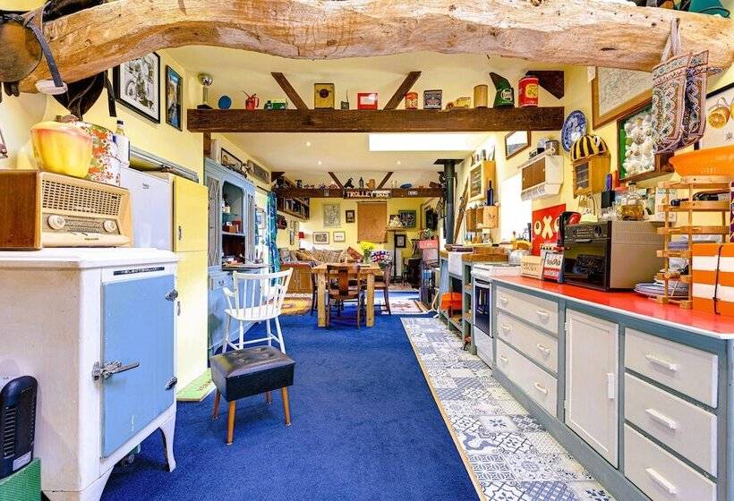 Family Country Cottage With A Private Valley View