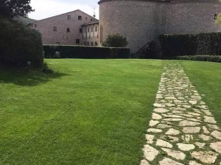 Hotelli Chiesatonda Resort