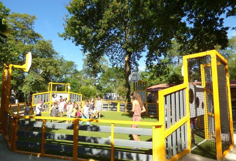 בית מלון כפרי Les Ourmes