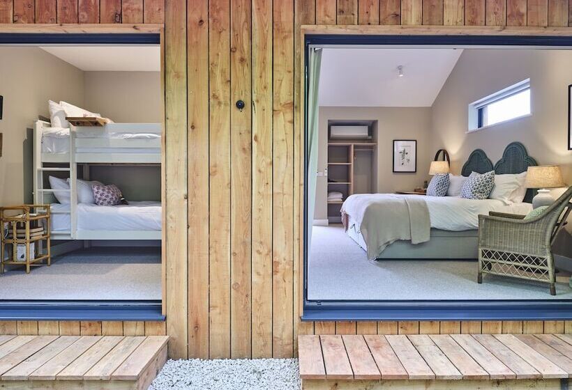 酒店 The Weeping Willow