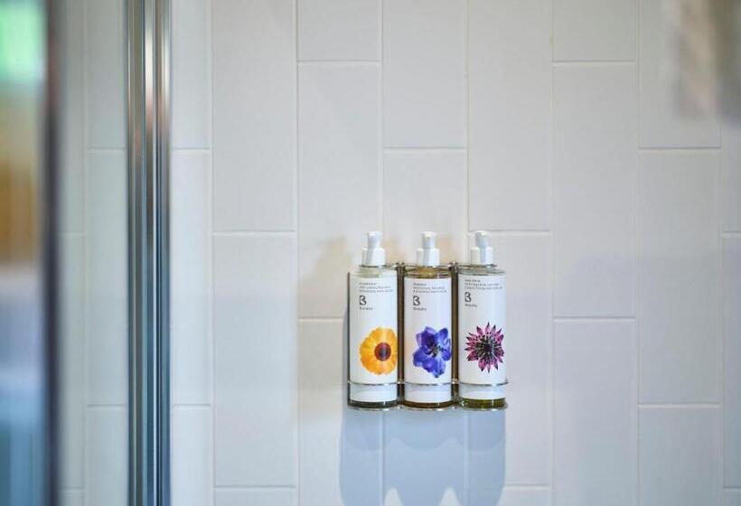 酒店 The Weeping Willow