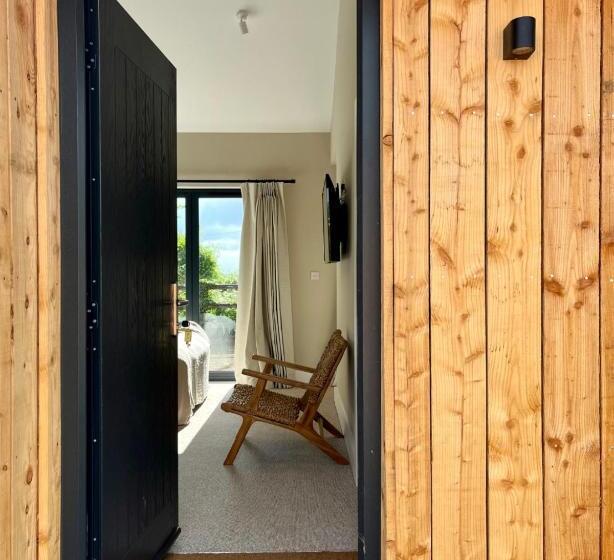 酒店 The Weeping Willow