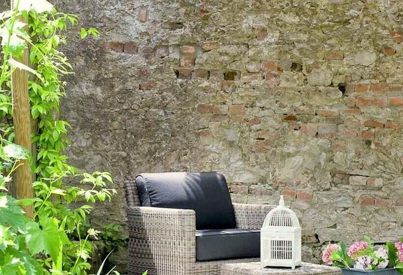 Lovely Cottage In S. Donato In Collina With Terrace