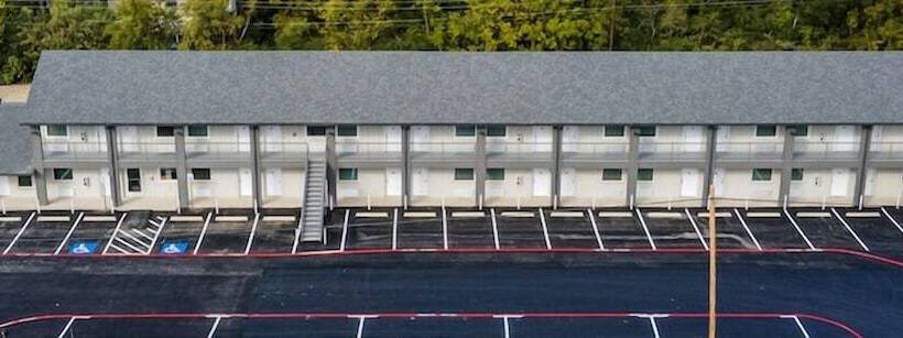 汽车旅馆 Extended Stay Gun Barrel City