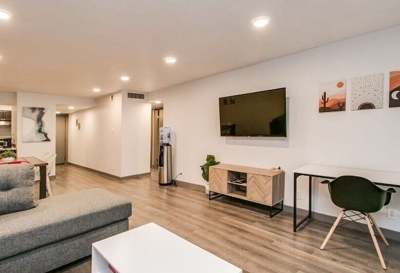 Old Town Scottsdale 2 Bdrm Gem!