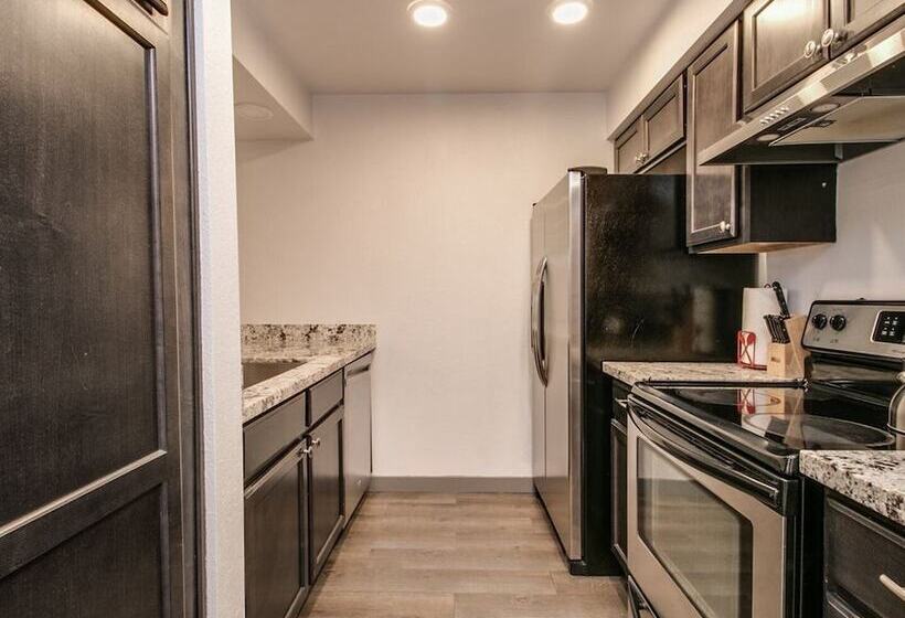 Old Town Scottsdale 2 Bdrm Gem!