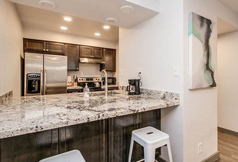 Old Town Scottsdale 2 Bdrm Gem!