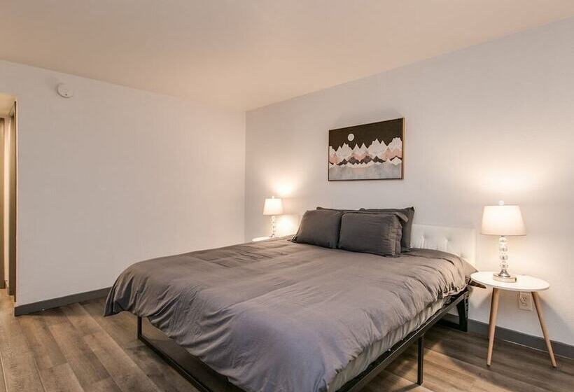 Old Town Scottsdale 2 Bdrm Gem!