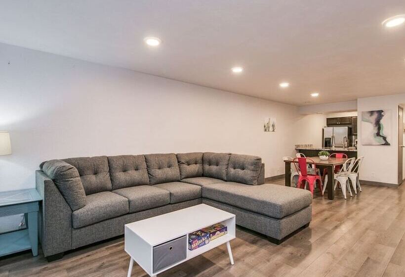 Old Town Scottsdale 2 Bdrm Gem!