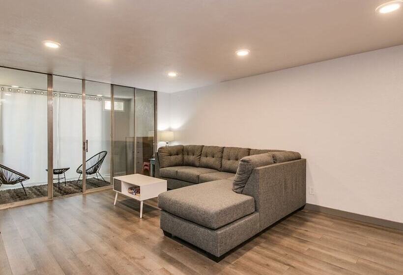 Old Town Scottsdale 2 Bdrm Gem!