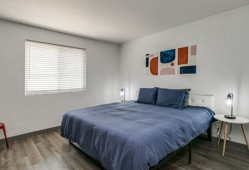 Old Town Scottsdale 2 Bdrm Gem!