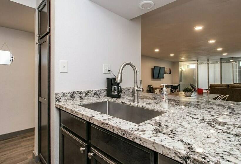 Old Town Scottsdale 2 Bdrm Gem!