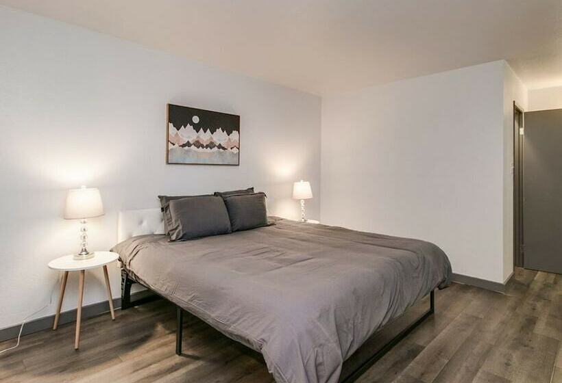 Old Town Scottsdale 2 Bdrm Gem!